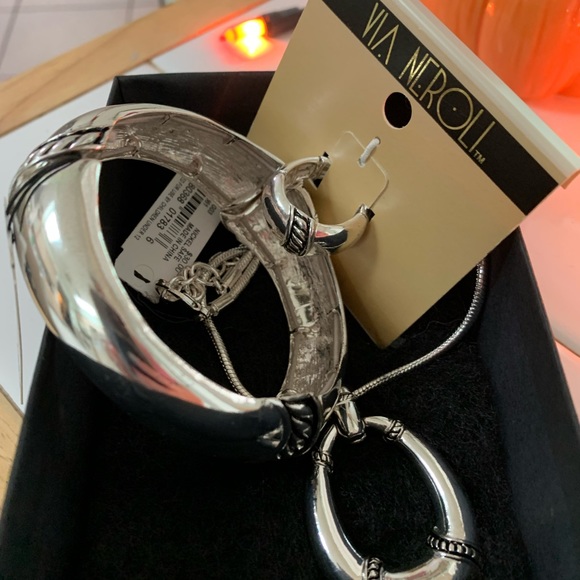 VIA NEROLI NECKLACE EARRING BRACELET SET - Picture 10 of 10